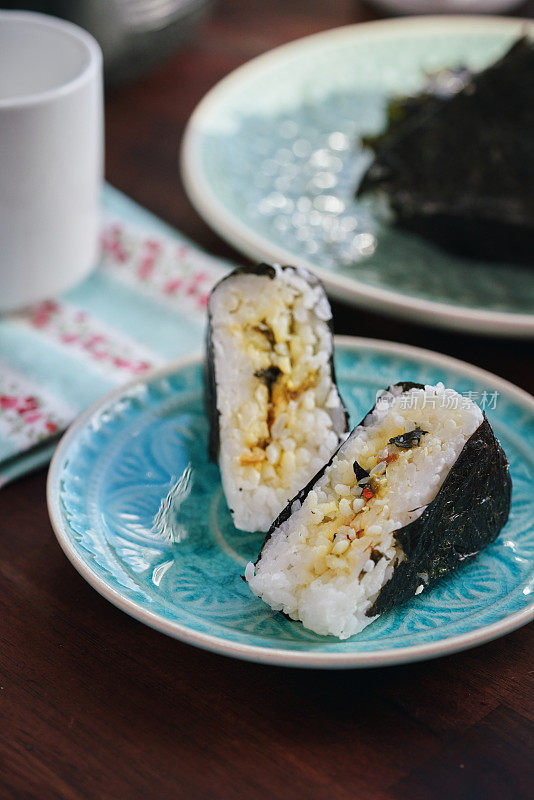 Onigiri (Omusubi) おにぎり